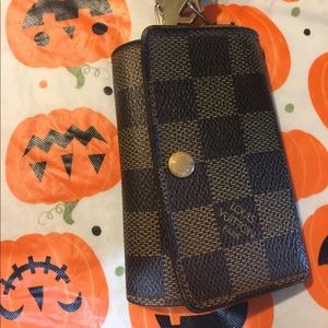 Louis Vuitton 6-ring key holder